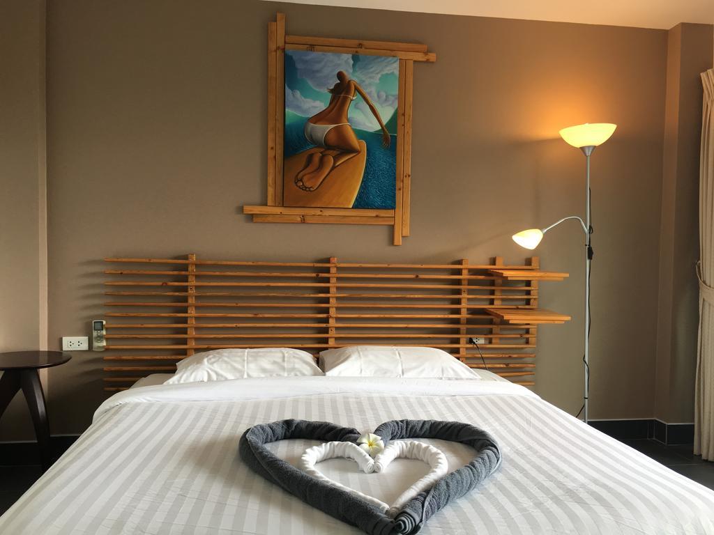Hotel Baan Andaman Sea Surf Patong Esterno foto