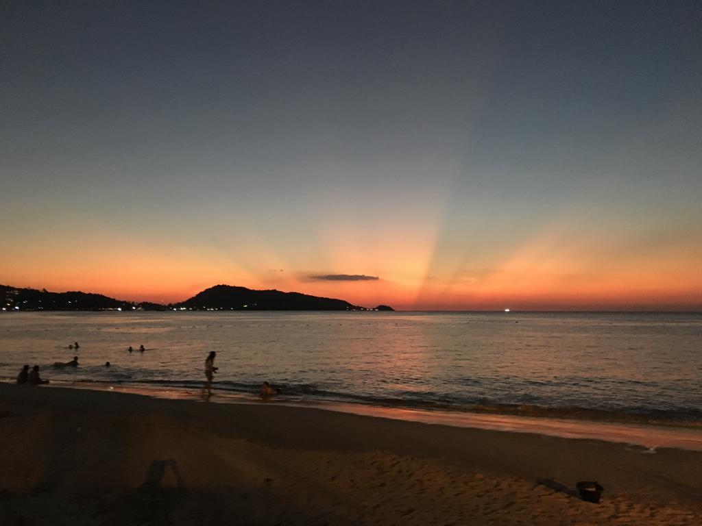 Hotel Baan Andaman Sea Surf Patong Esterno foto
