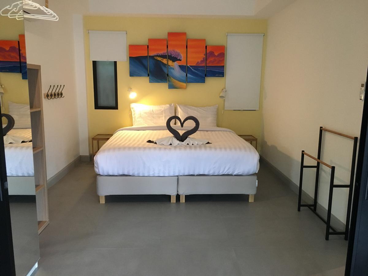 Hotel Baan Andaman Sea Surf Patong Esterno foto
