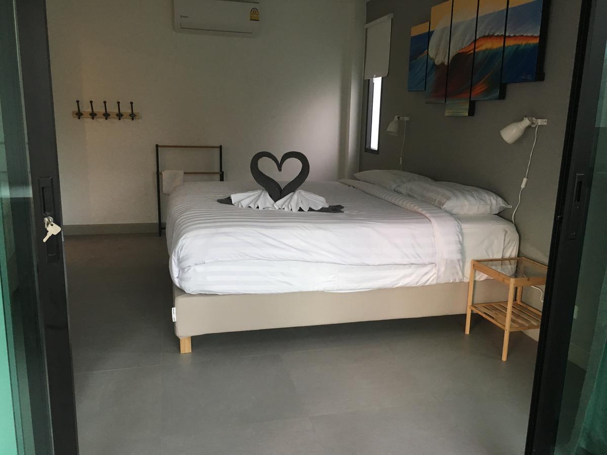Hotel Baan Andaman Sea Surf Patong Esterno foto