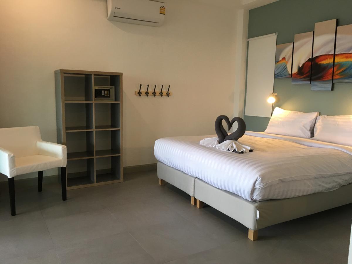 Hotel Baan Andaman Sea Surf Patong Esterno foto